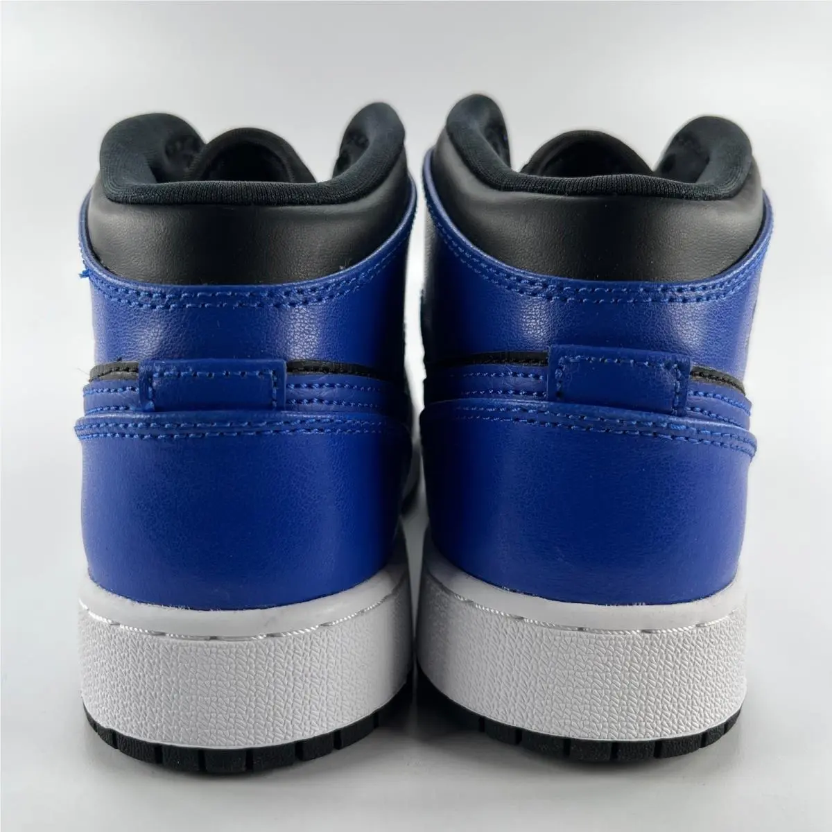 Nike shoes - Jordan 1 Mid GS Hyper Royal - Black 3