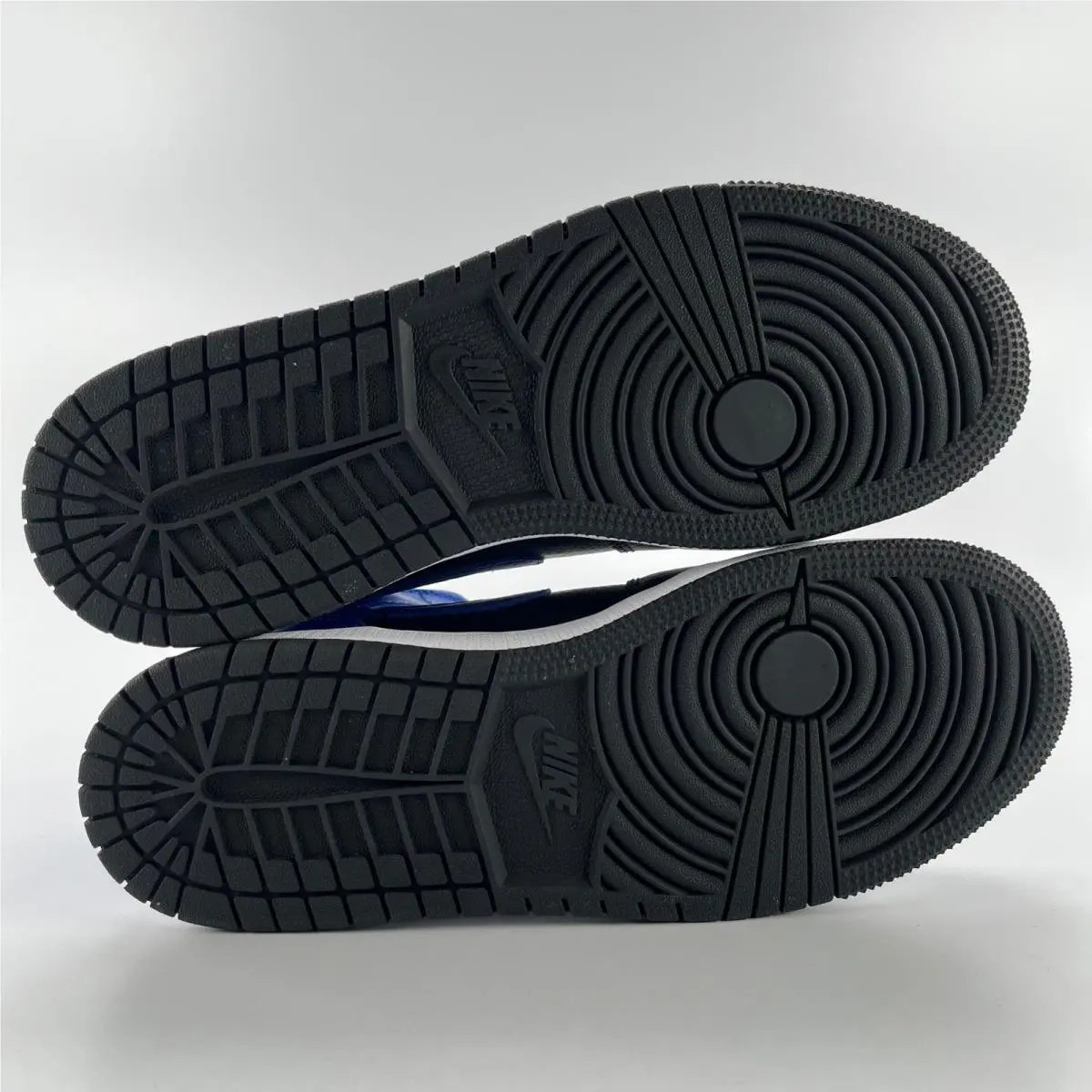 Nike shoes - Jordan 1 Mid GS Hyper Royal - Black 4