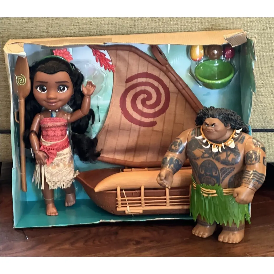Disney Moana Sailing Adventure Canoe Doll Set w/ Maui Action Figure Book