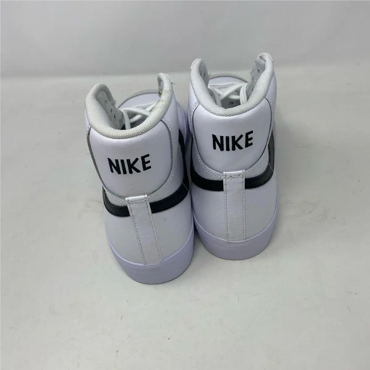 Nike shoes - White/Black (UPC: 194499447276) 0