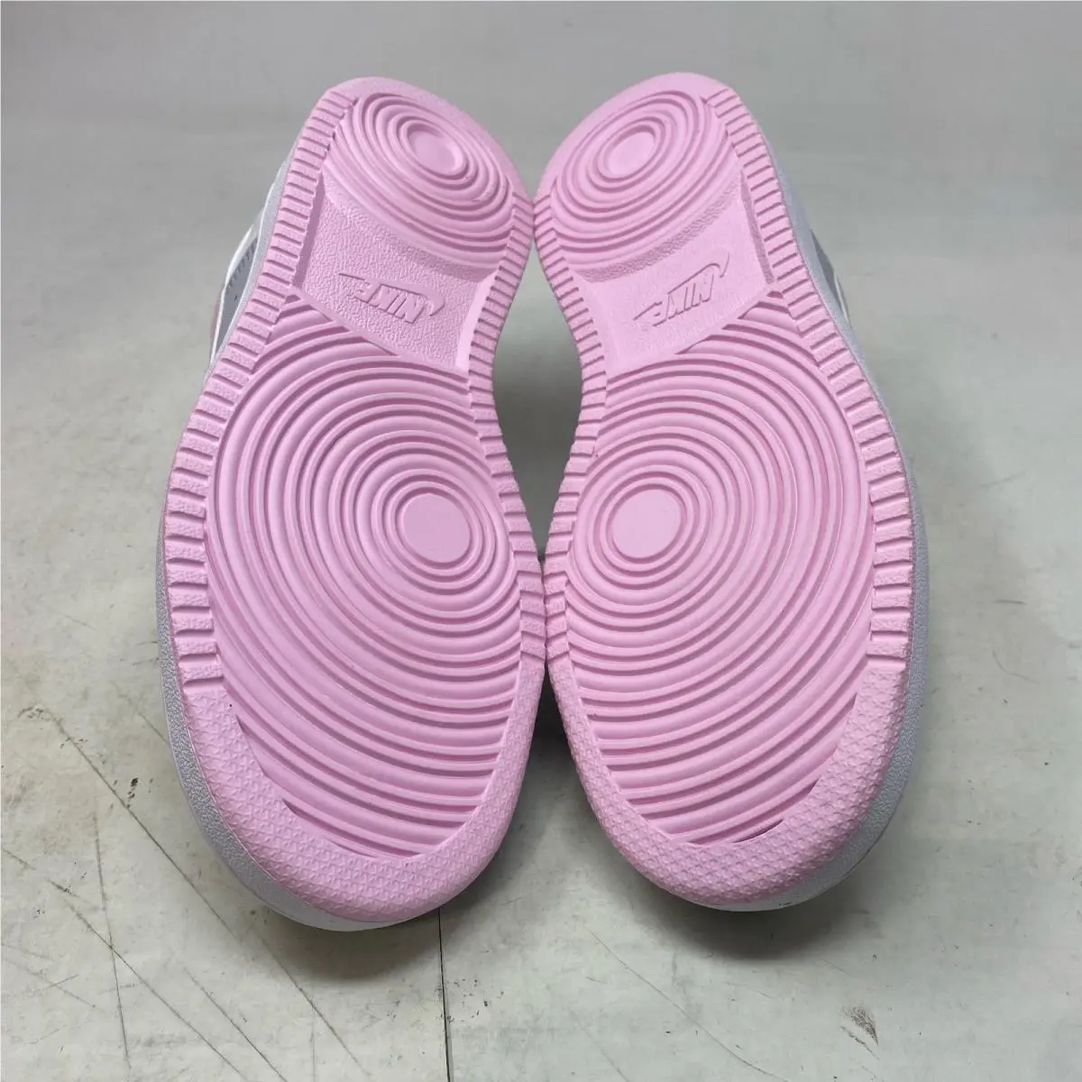 Nike shoes - Platinum (UPC: 0197862022148) 2