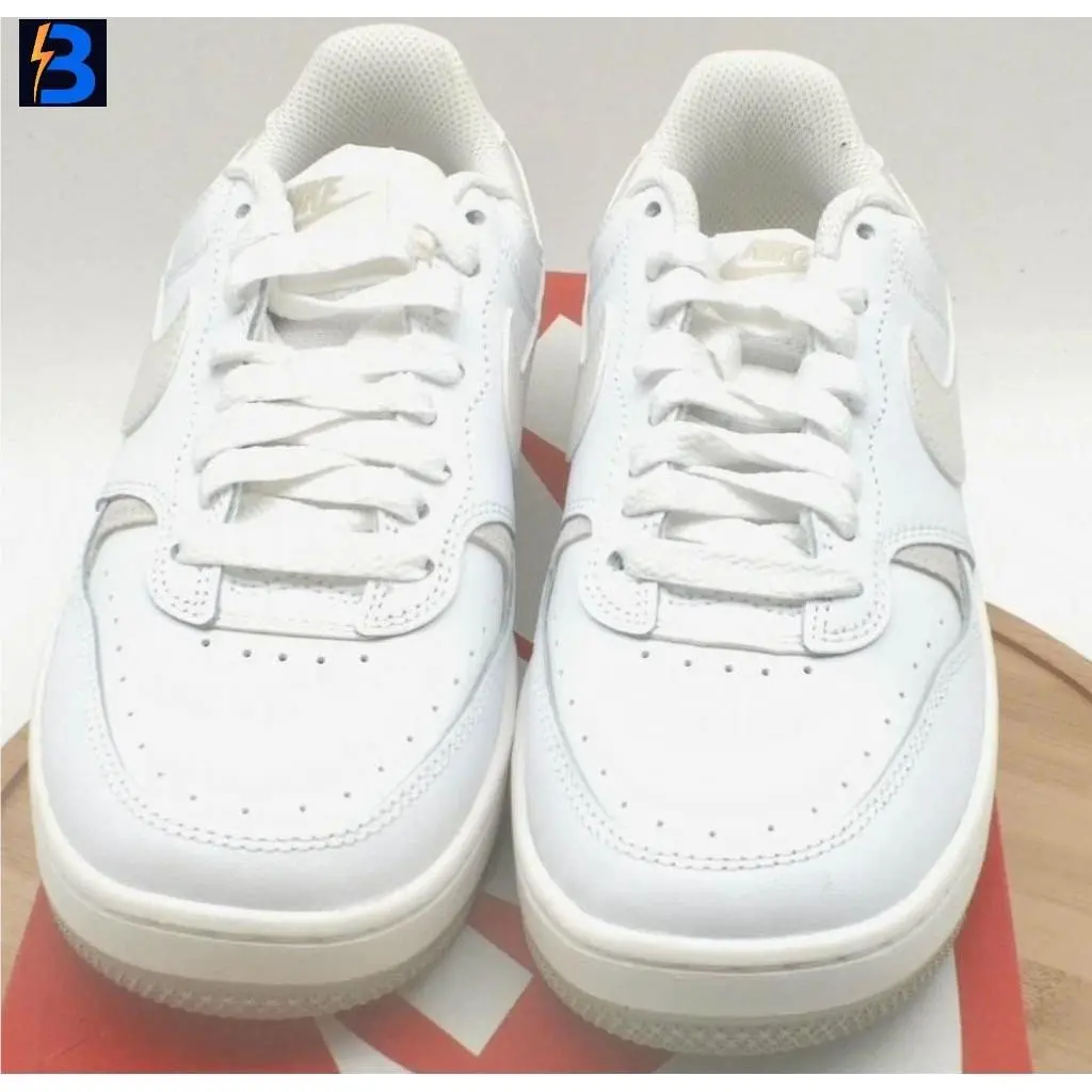 Nike shoes - White (UPC: 196604405478) 0