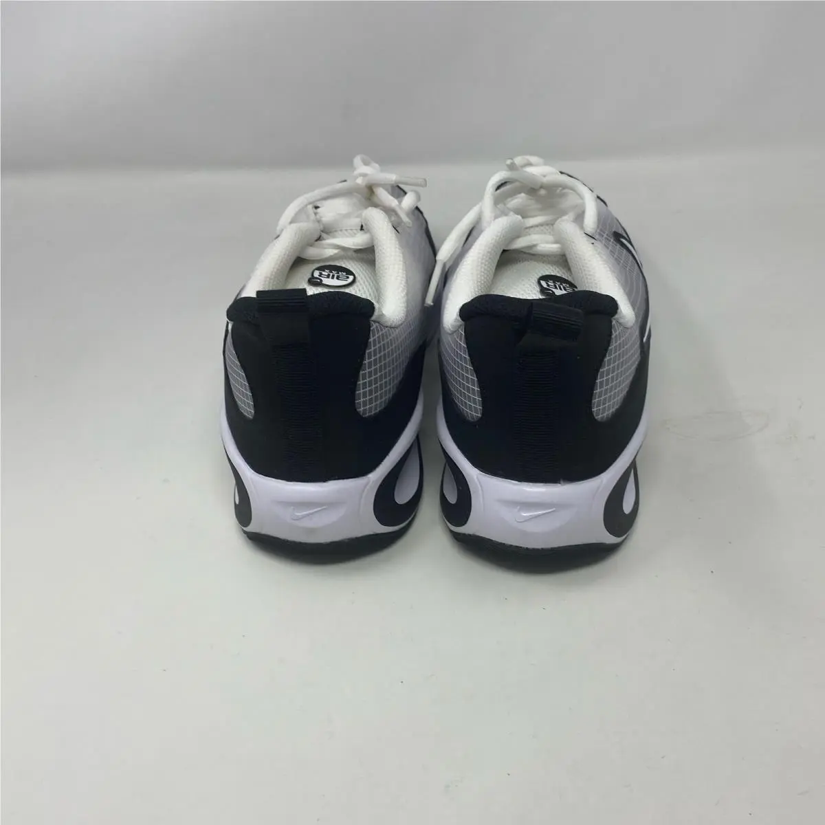 Nike shoes - Grey (UPC: 197863541075) 0