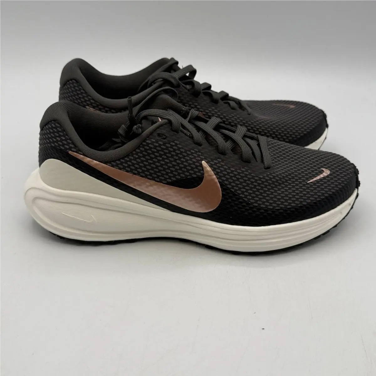 Nike Revolution 8 Shoes Women Size 6 Medium Ash Red Bronze Running HJ8485-200