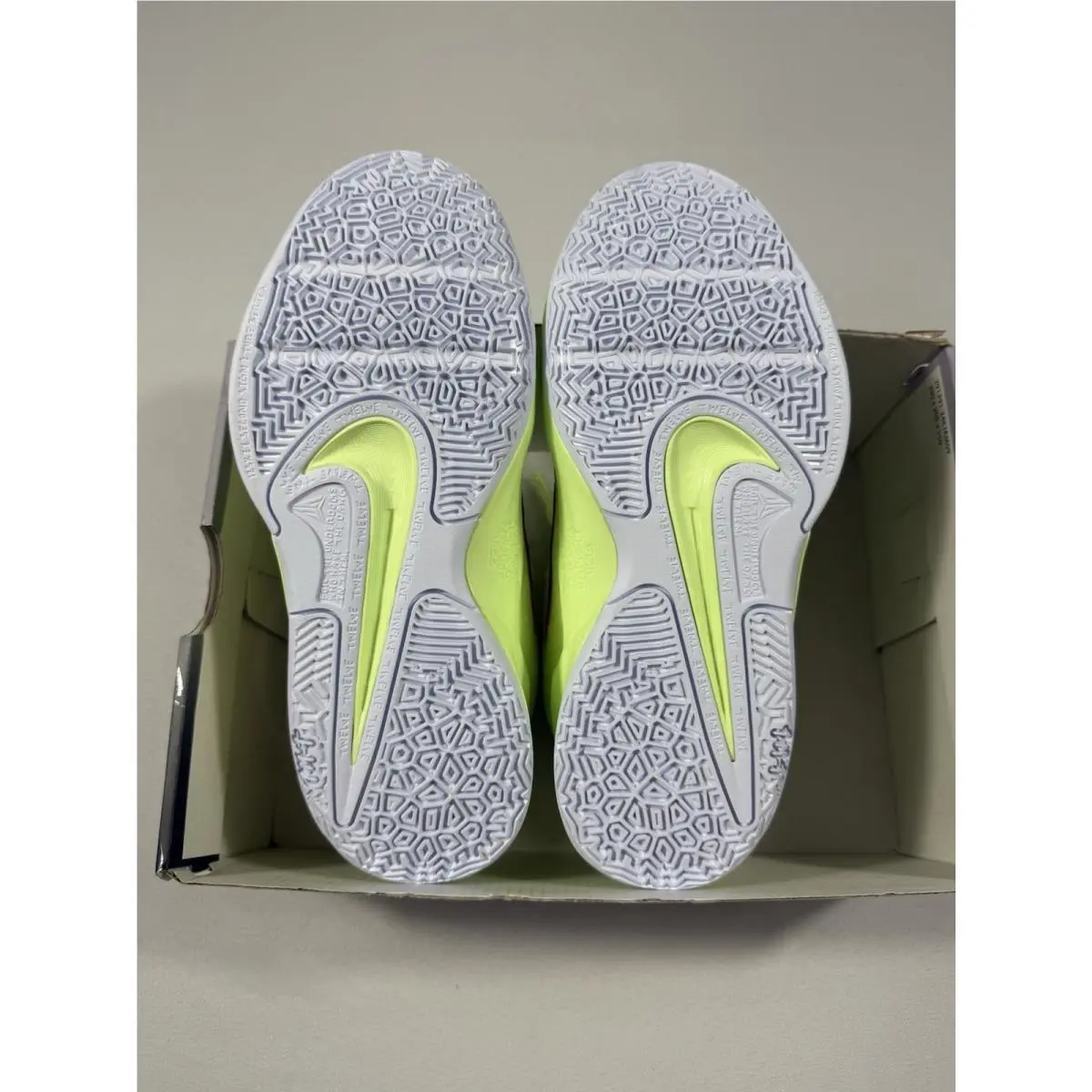 Nike shoes - HQ2298 700 - Green (UPC: 0198485563216) 7