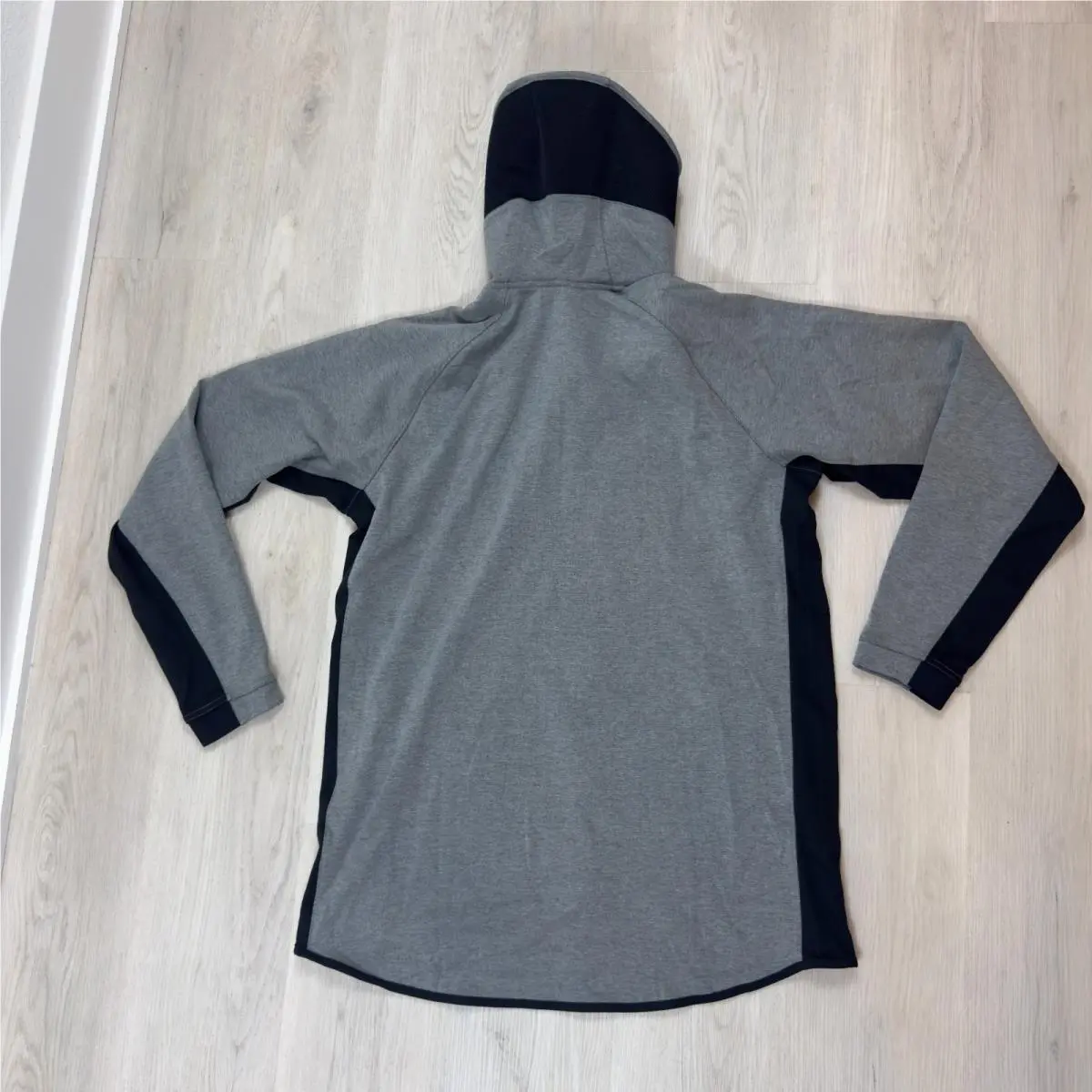 Nike clothing - Gray (UPC: 196154482776) 0