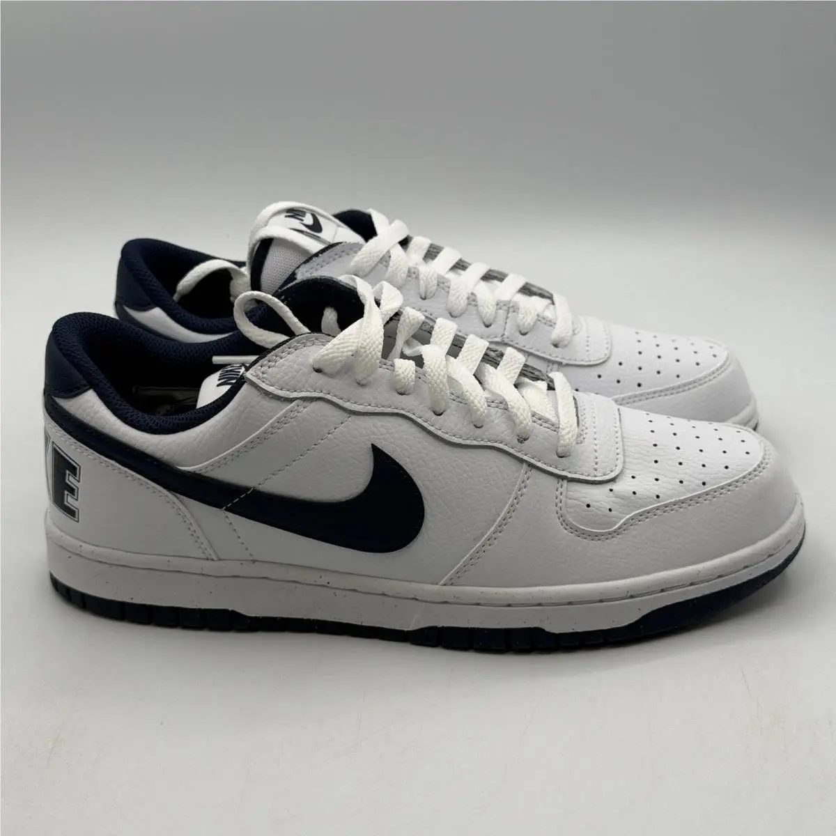 Nike Big Nike Low Shoes Mens Size 9.5 White Midnight Navy Basketball 355152-140
