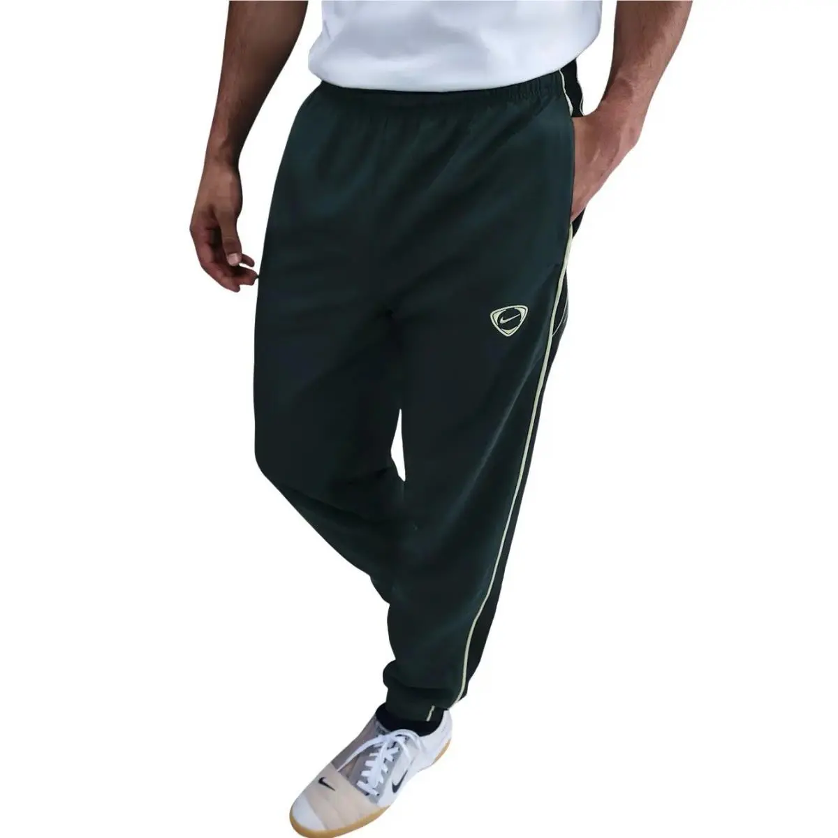 Nike clothing - Nike Windrunner - Windrunner - DX0653 - Green 0