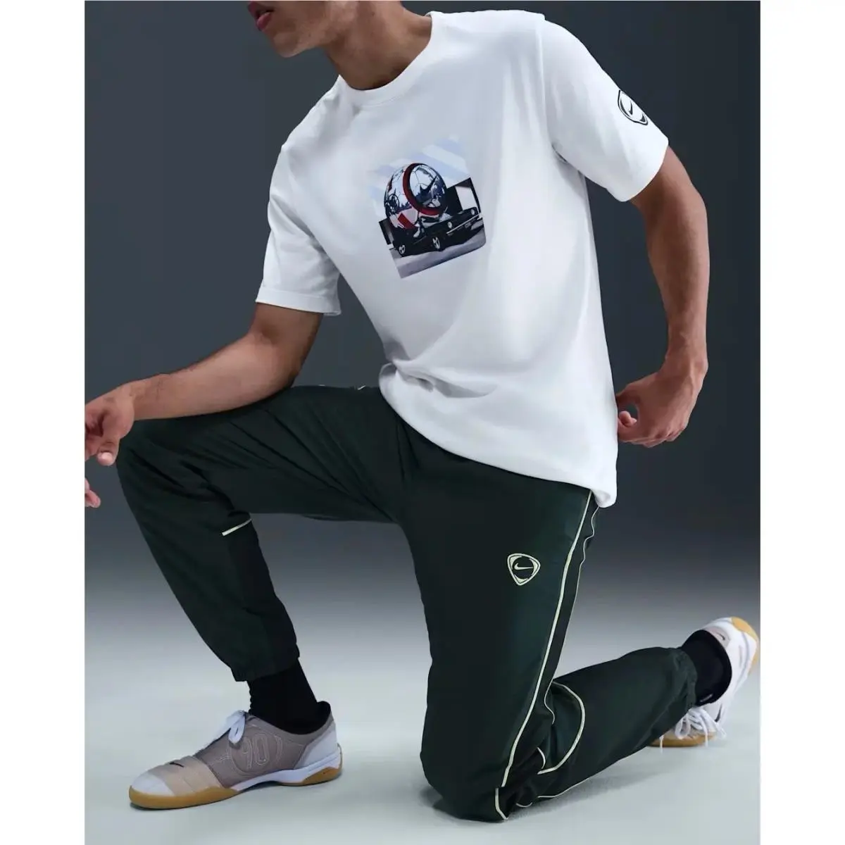 Nike clothing - Nike Windrunner - Windrunner - DX0653 - Green 2