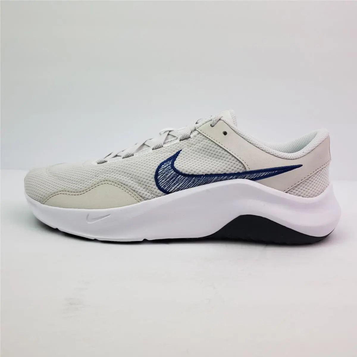 Nike shoes - Nike Legend Essentials 3 NN - Beige 1