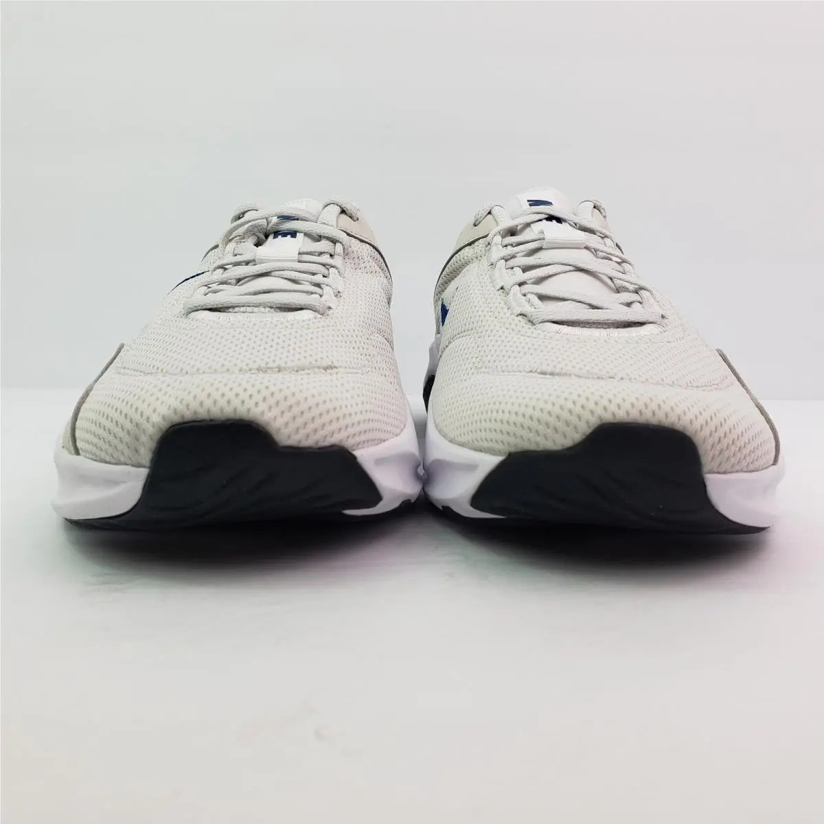 Nike shoes - Nike Legend Essentials 3 NN - Beige 4