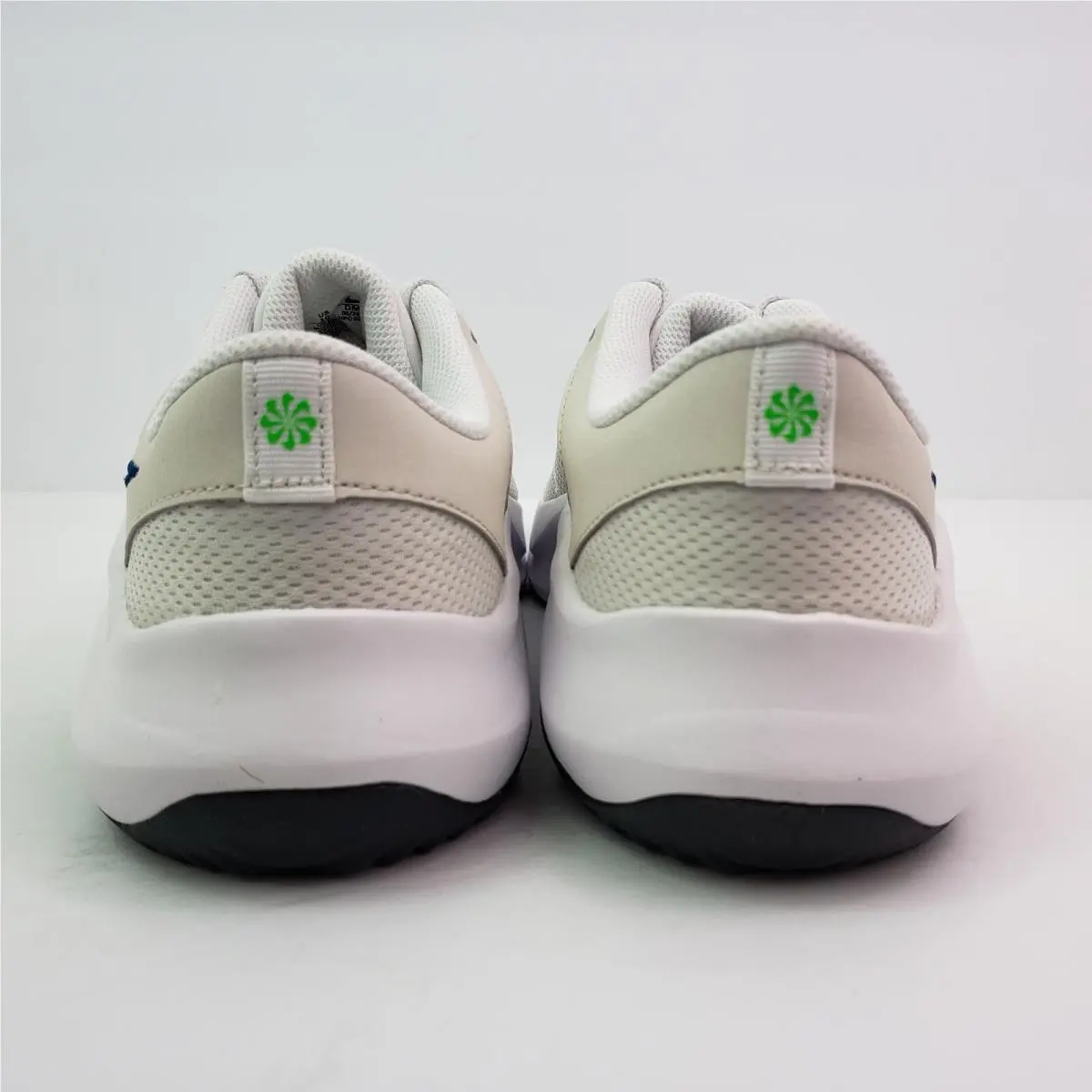 Nike shoes - Nike Legend Essentials 3 NN - Beige 5
