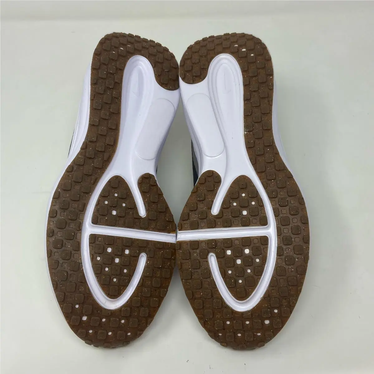 Nike shoes - White (UPC: 198486662345) 2