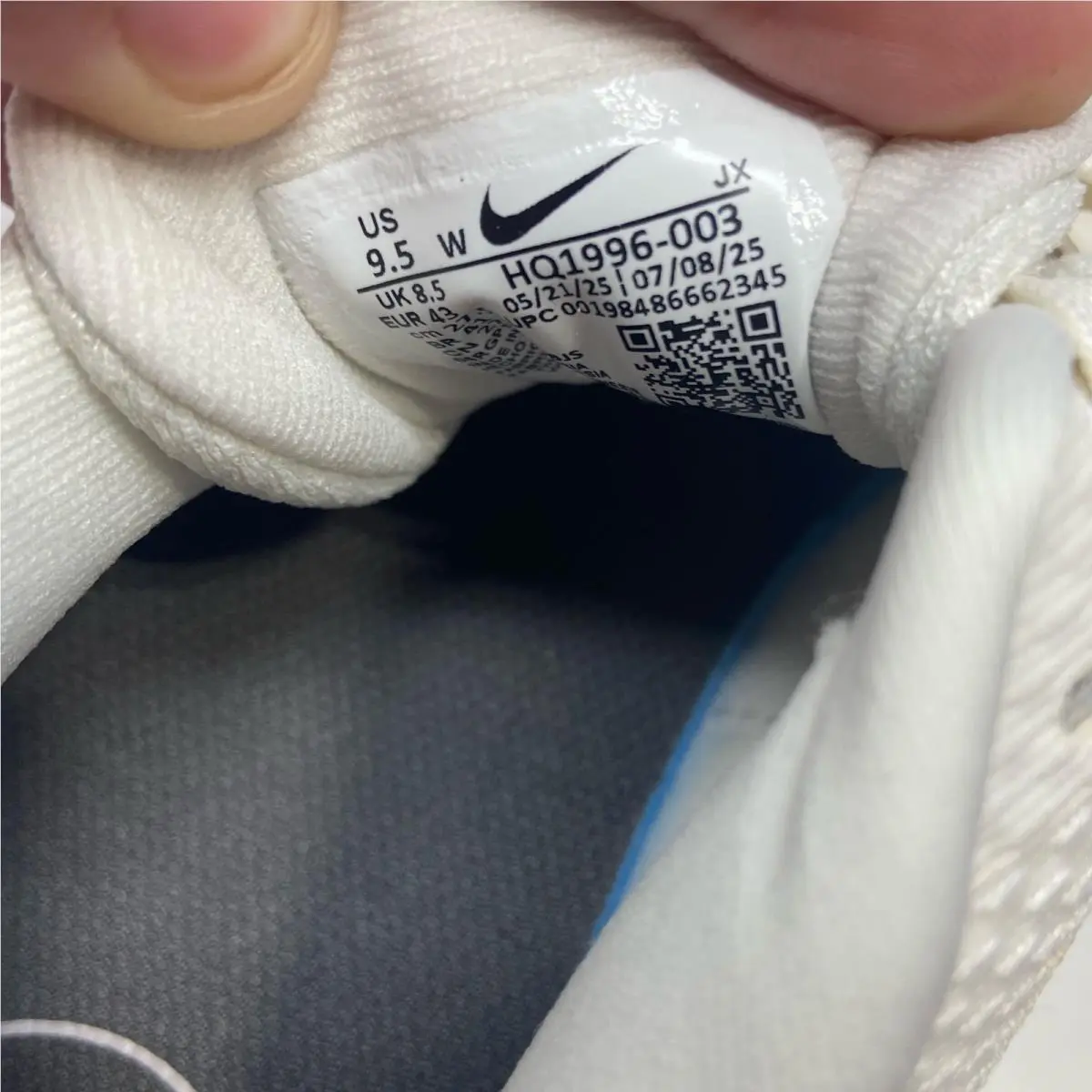 Nike shoes - White (UPC: 198486662345) 1