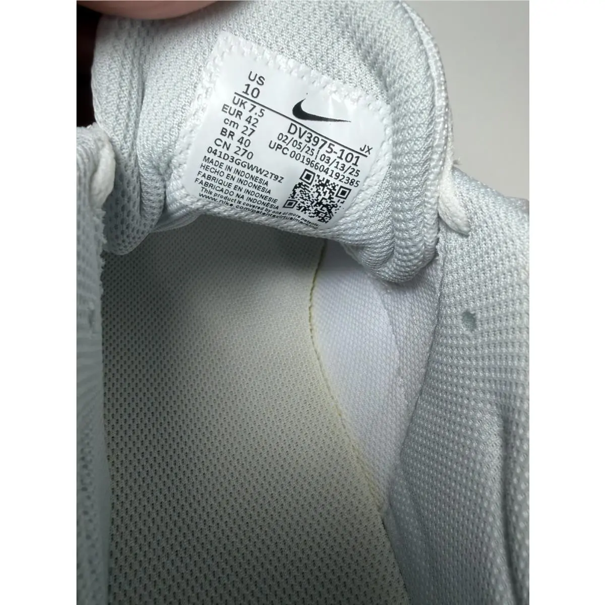 Nike shoes - White 2