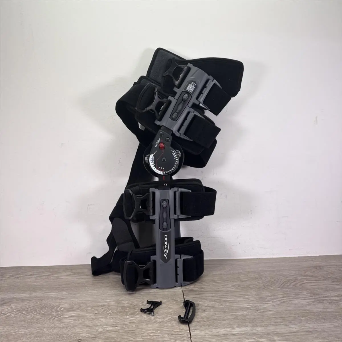 Donjoy 11-2151-9 Cool X-act Rom Post-op Knee Brace Universal One Broken Clip