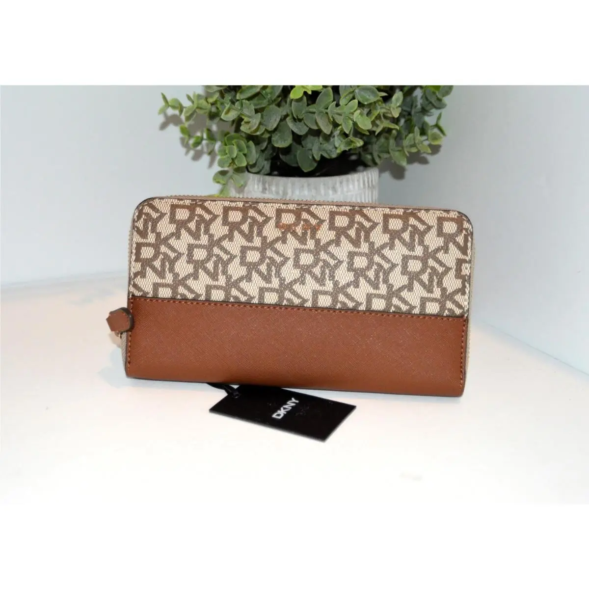 Dkny Bryant Large Zip Around 2031JG36 Signature Wallet