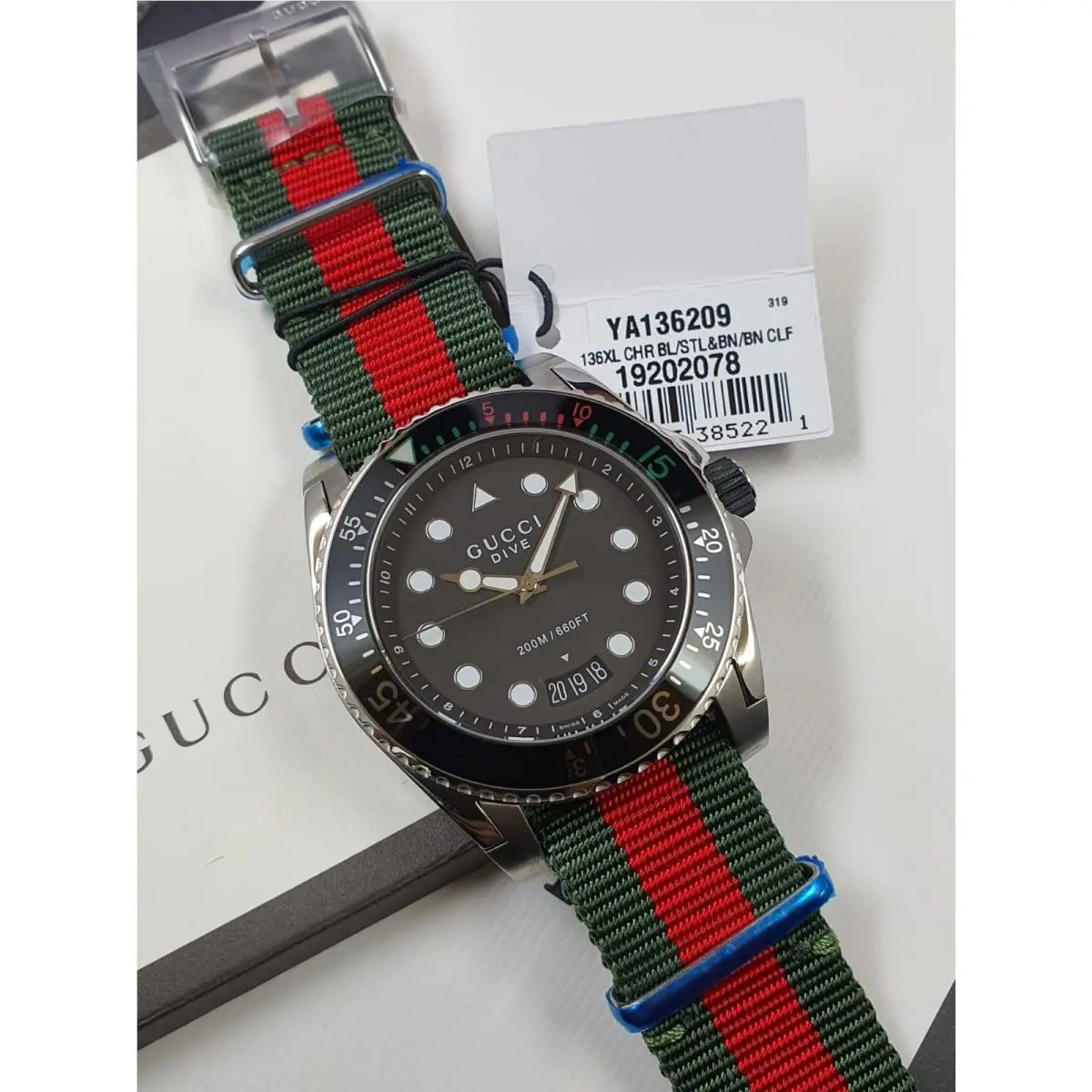 Dive YA136209 Men`s Black Dial Quartz Watch Green Red Nylon Strap by Gucci