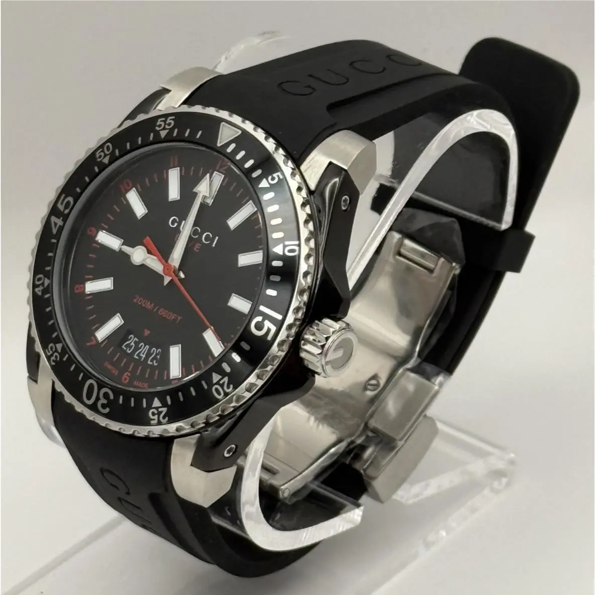 Dive Quartz Black Dial Black Rubber Strap 40 Mm. Watch YA136303 by Gucci