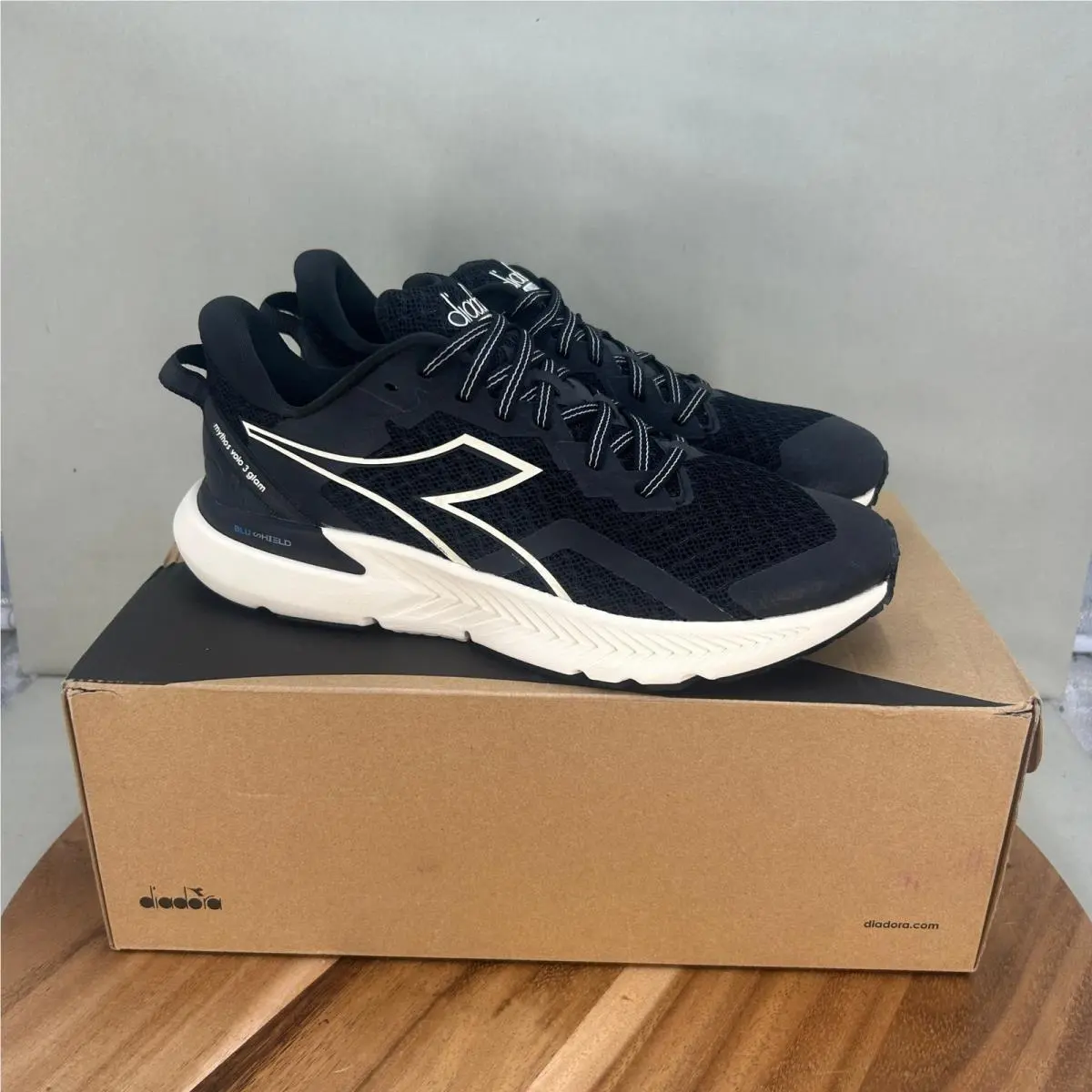 Diadora Mythos Blushield Volo 3 Glam Running Shoes Black White Size 8.5