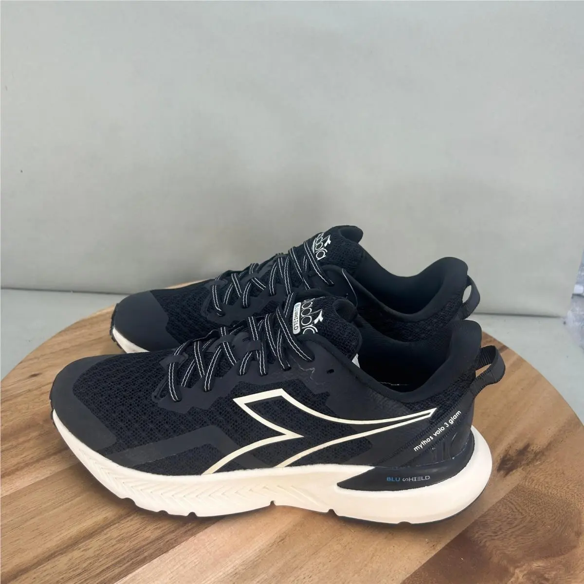 Diadora shoes - Diadora Mythos Blushield Volo 3 Glam - Black 2