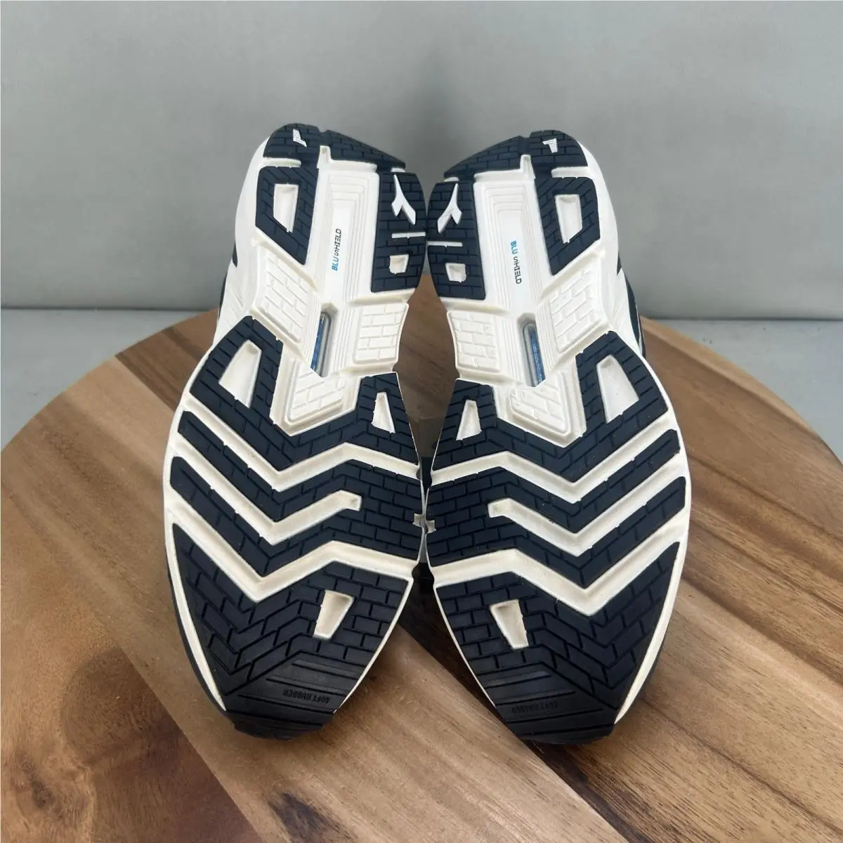 Diadora shoes - Diadora Mythos Blushield Volo 3 Glam - Black 5