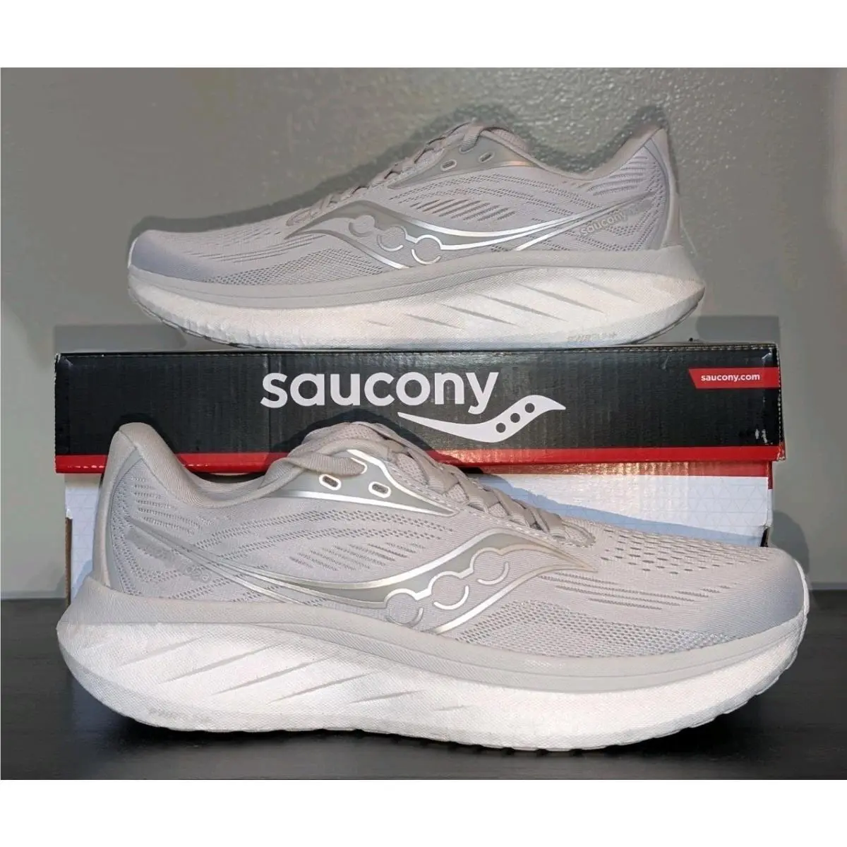 Women`s Saucony Ride 18 Cloud Size 9.5 Medium Lt Grey/white