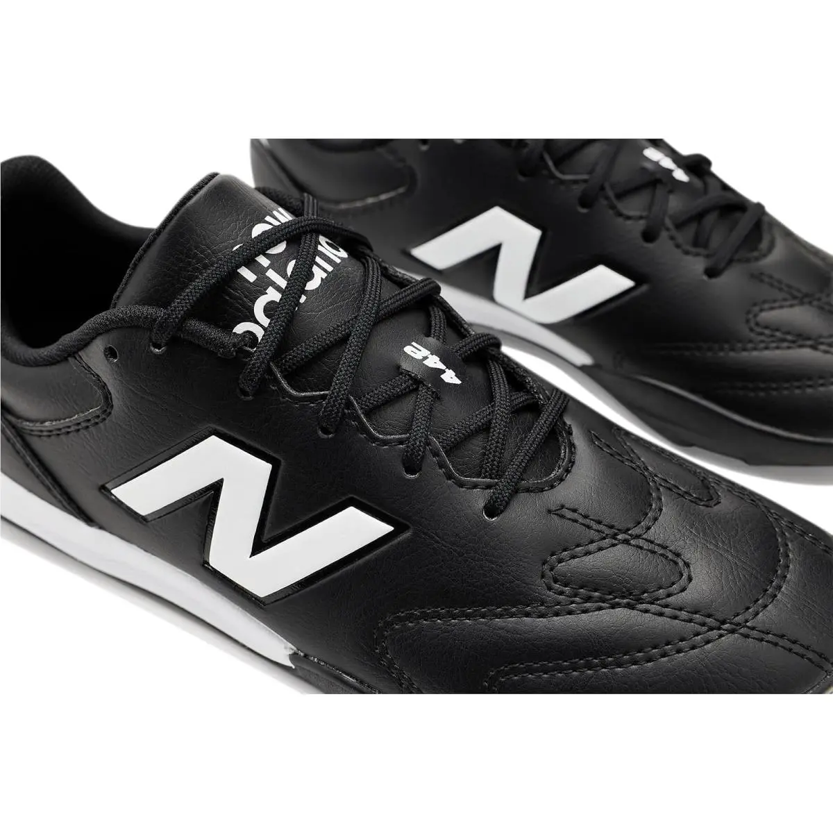New Balance shoes - Black/White 4