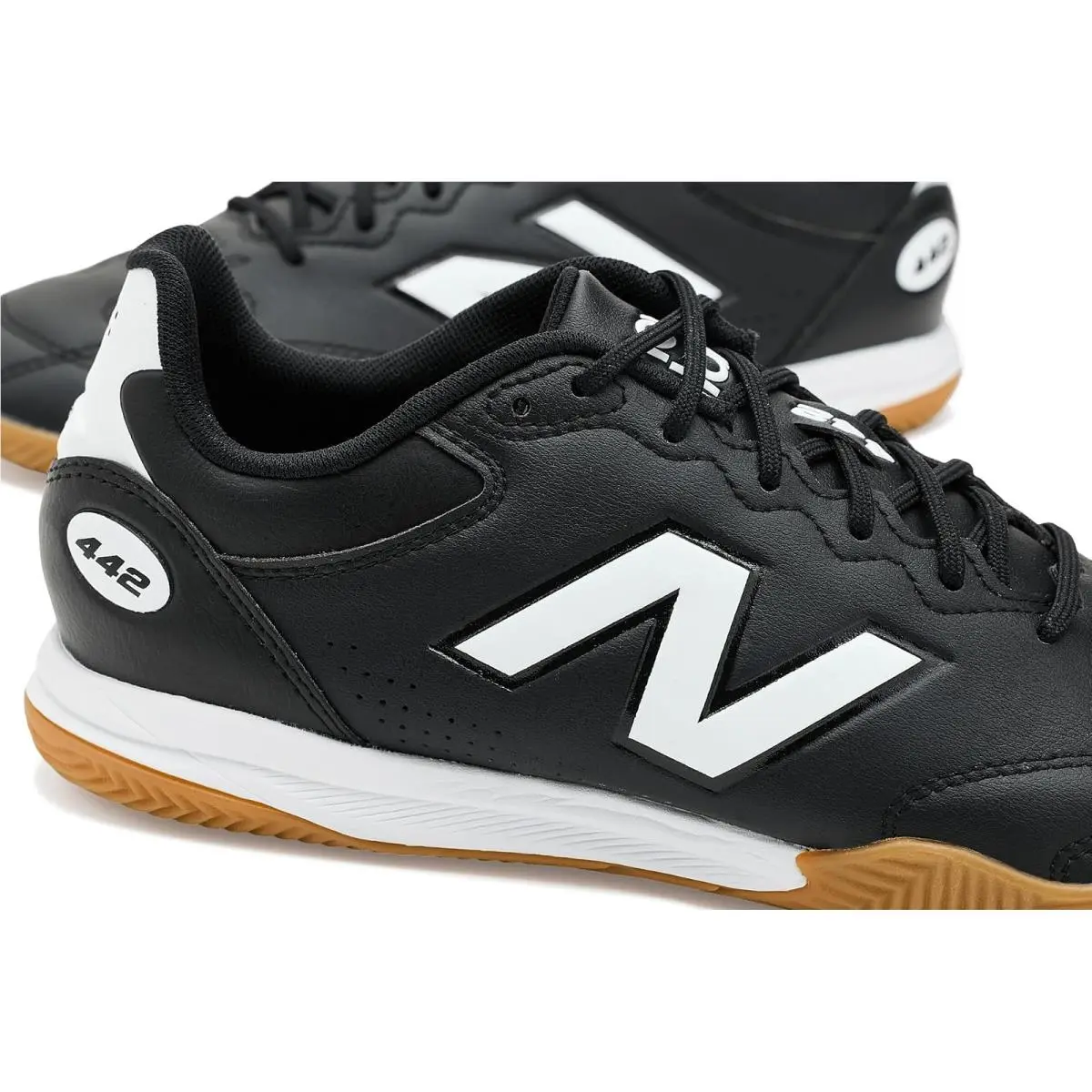 New Balance shoes - Black/NB White 4
