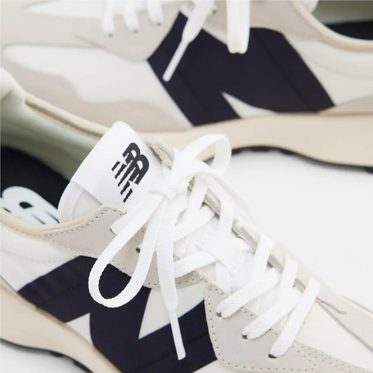 New Balance shoes - New Balance 327 - WS327FE - White 11