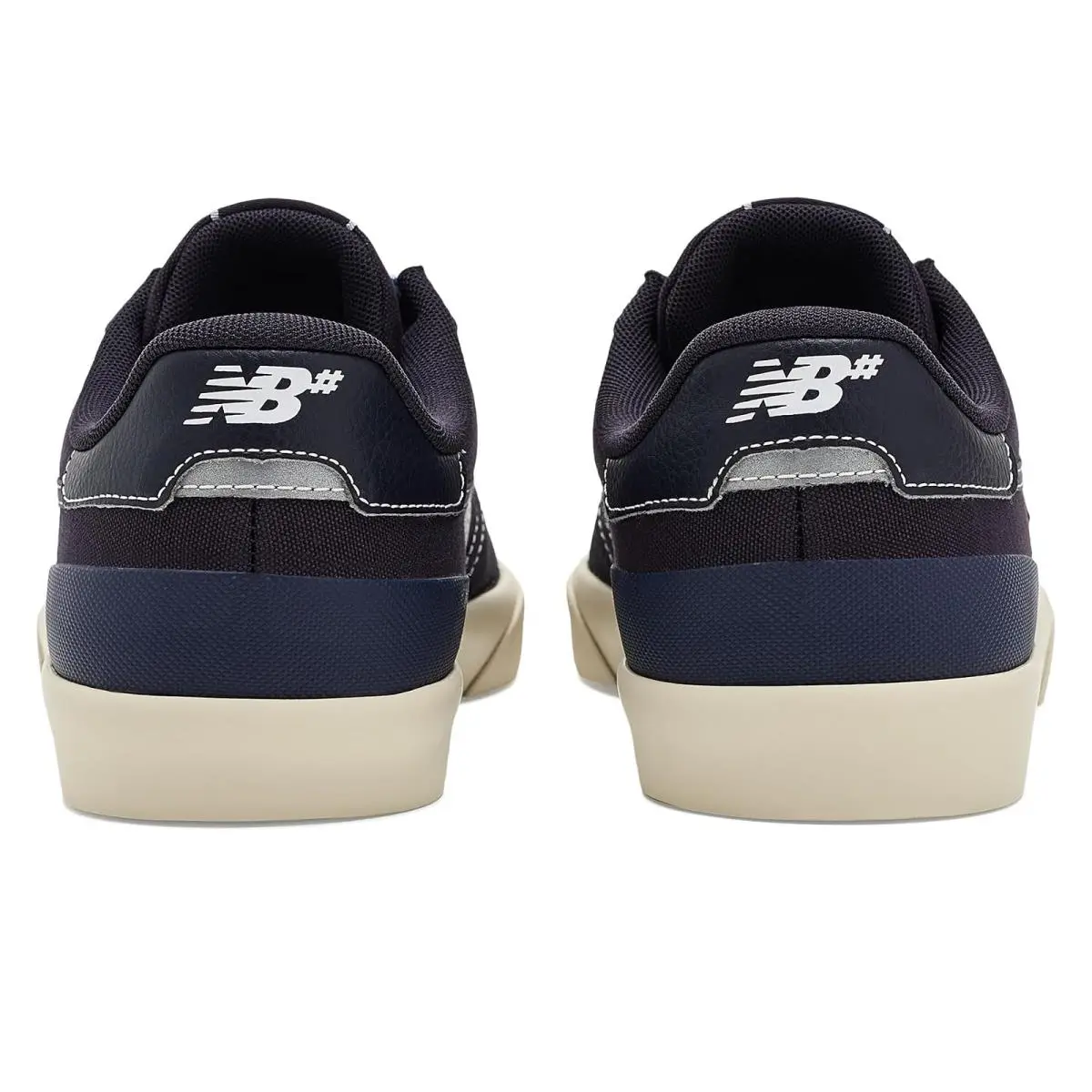 New Balance shoes - Black/White 3 32