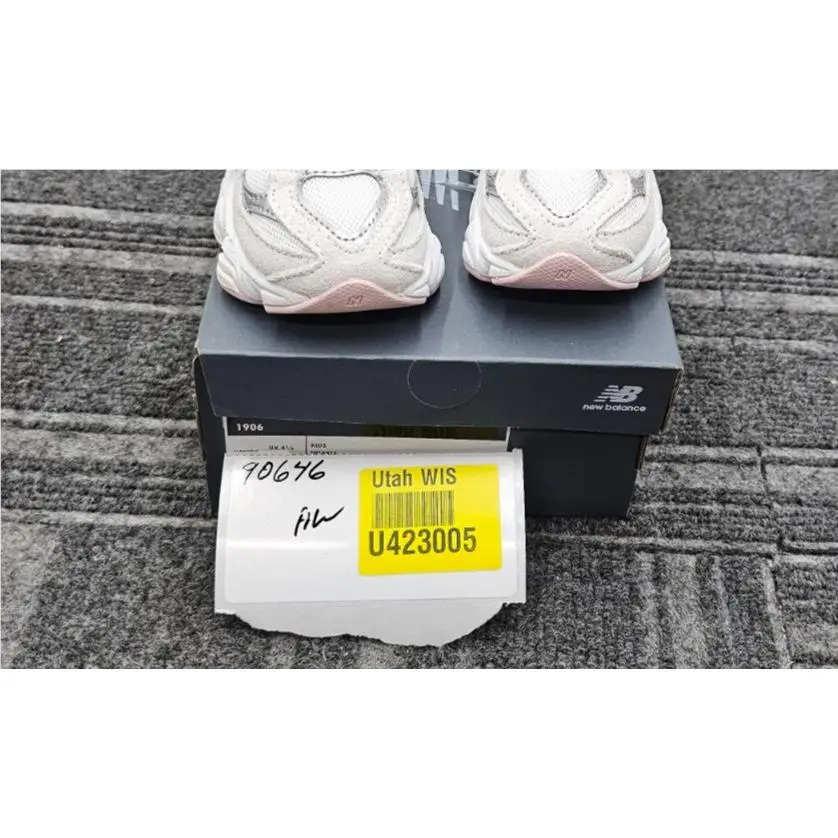 New Balance shoes - New Balance 9060 - I906012G - Pink (UPC: 199062596412) 5