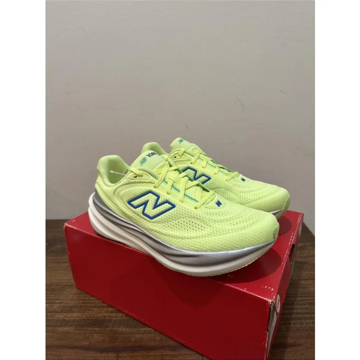 New Balance Women’s 1080v15 Size 9.5 D Wide Running Shoes New W/ Box Green Blue
