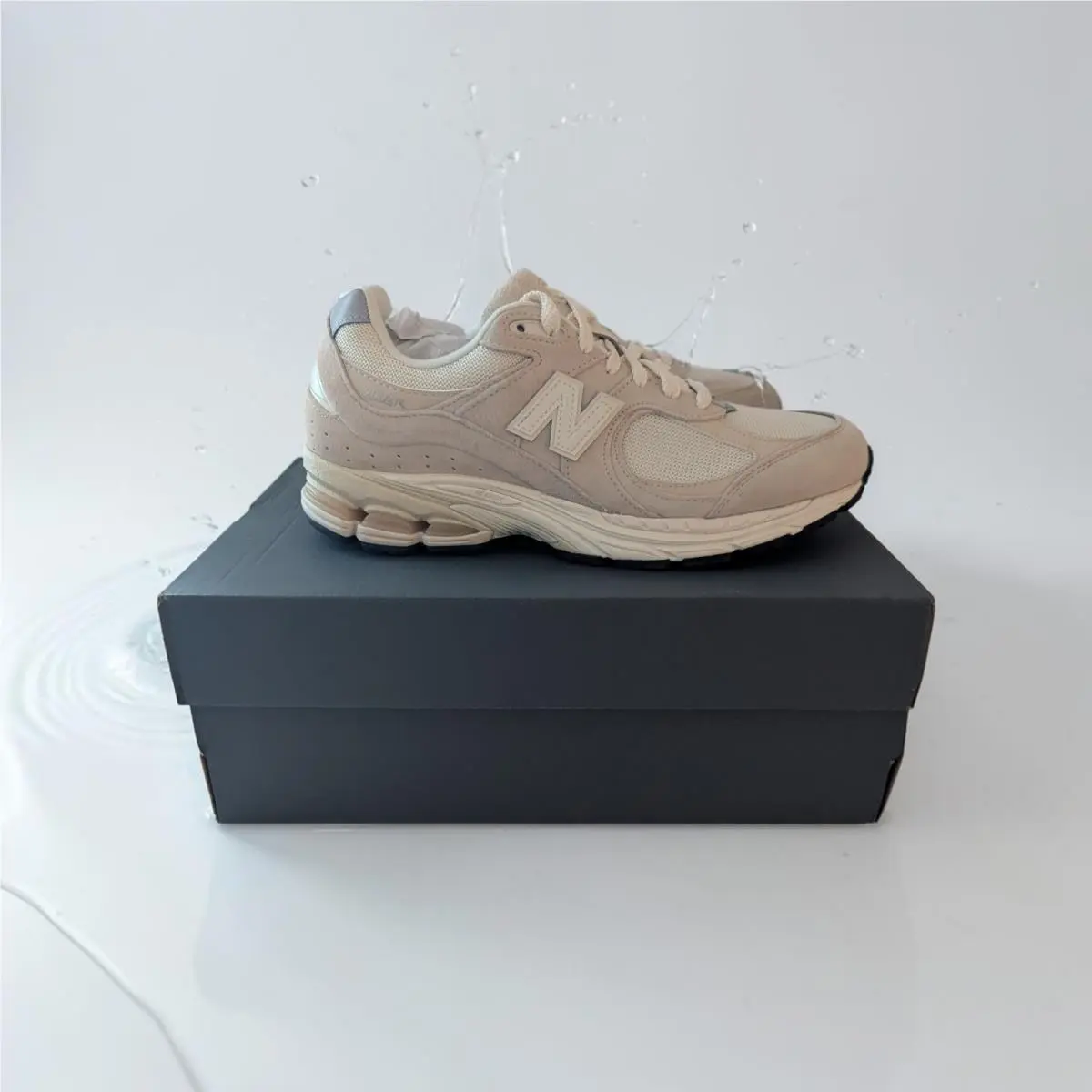 New Balance 2002R Mens Cream Beige Suede Mesh Casual Lifestyle Running Shoe 9.5