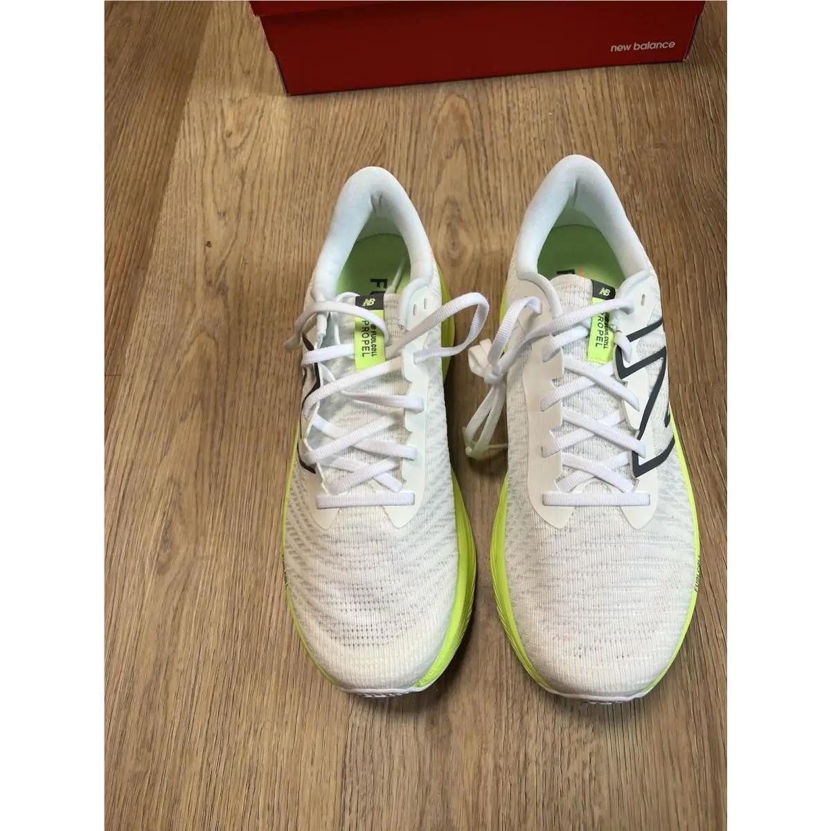 New Balance shoes - new balance Fuel Cell v4 - White Green 10