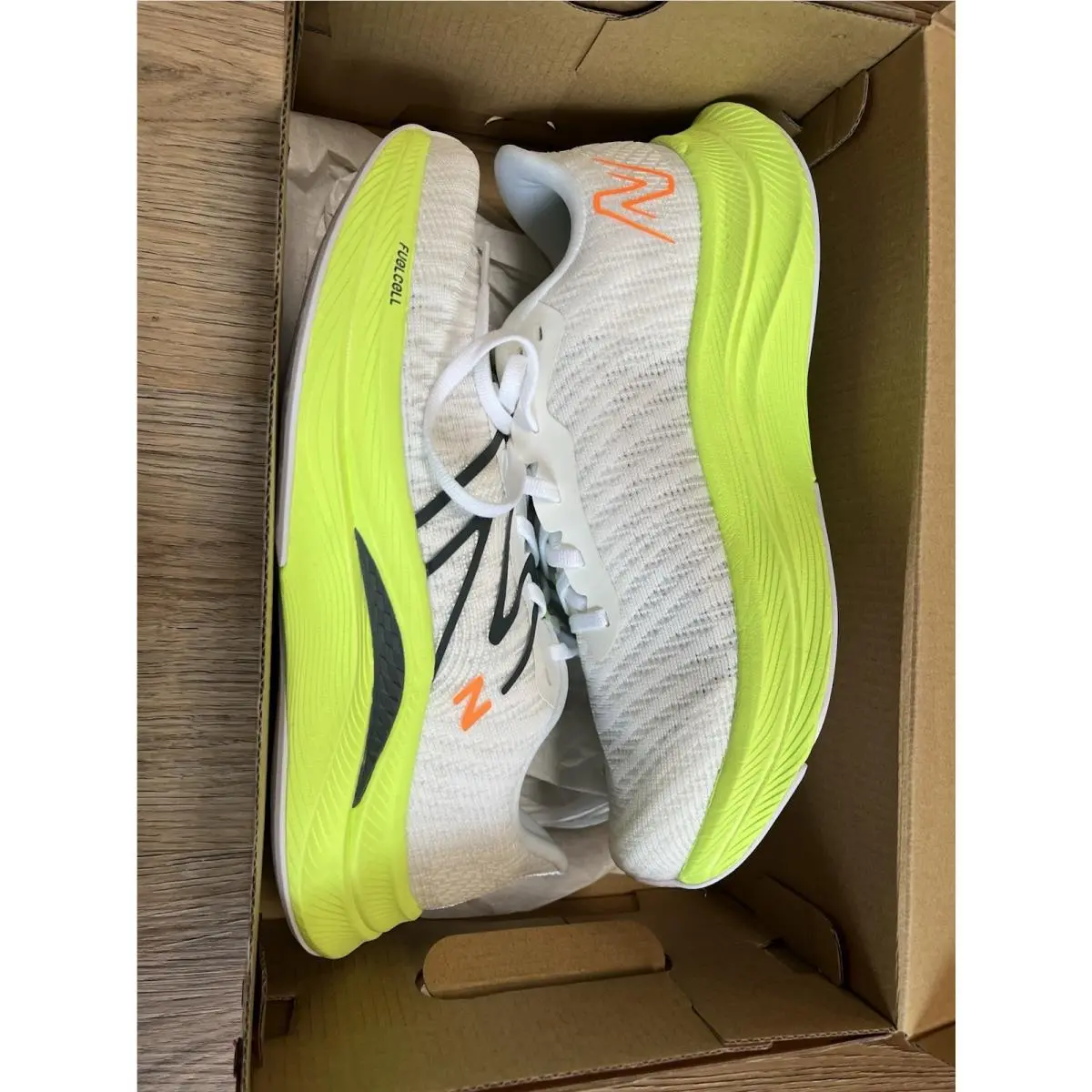 New Balance shoes - new balance Fuel Cell v4 - White Green 0