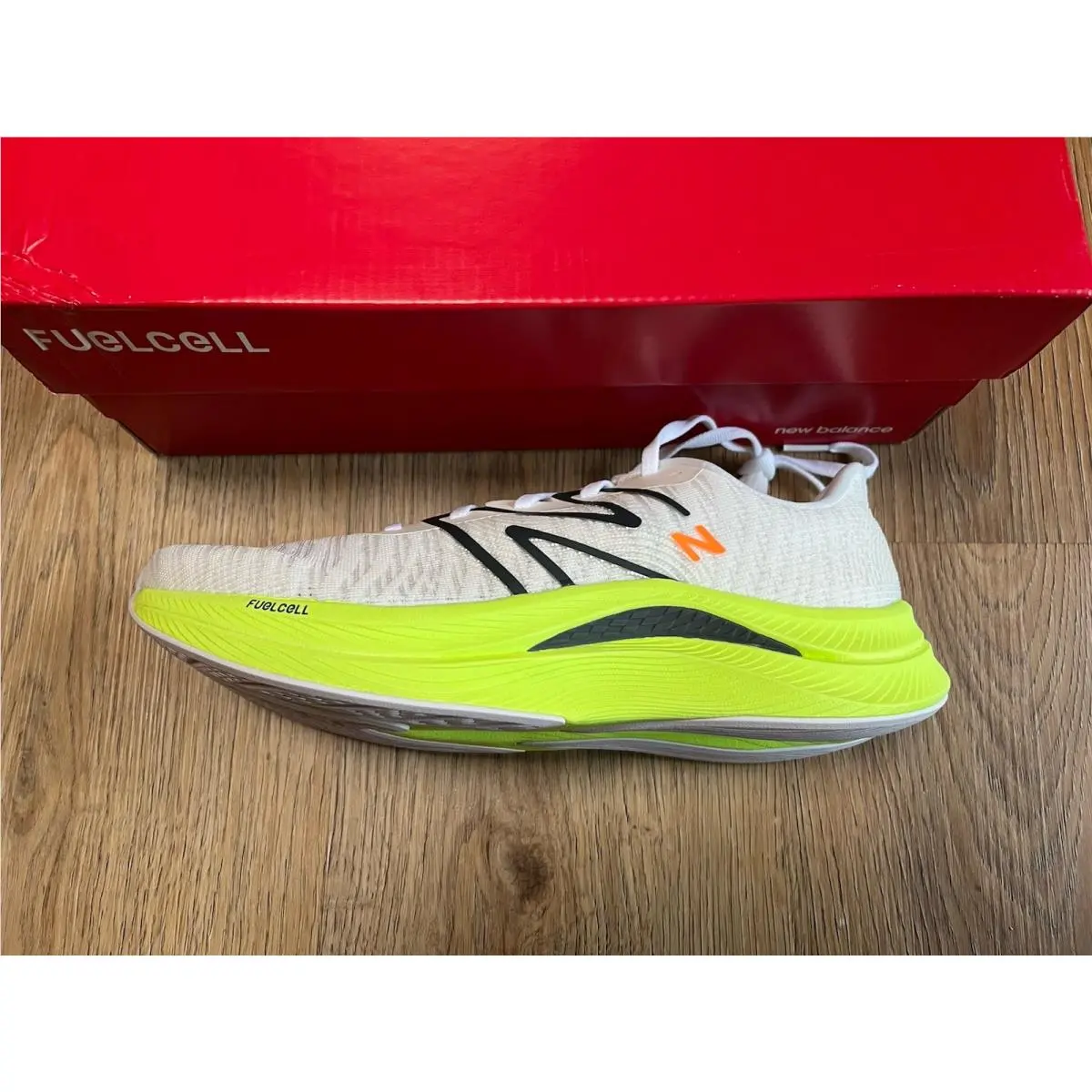 New Balance shoes - new balance Fuel Cell v4 - White Green 1