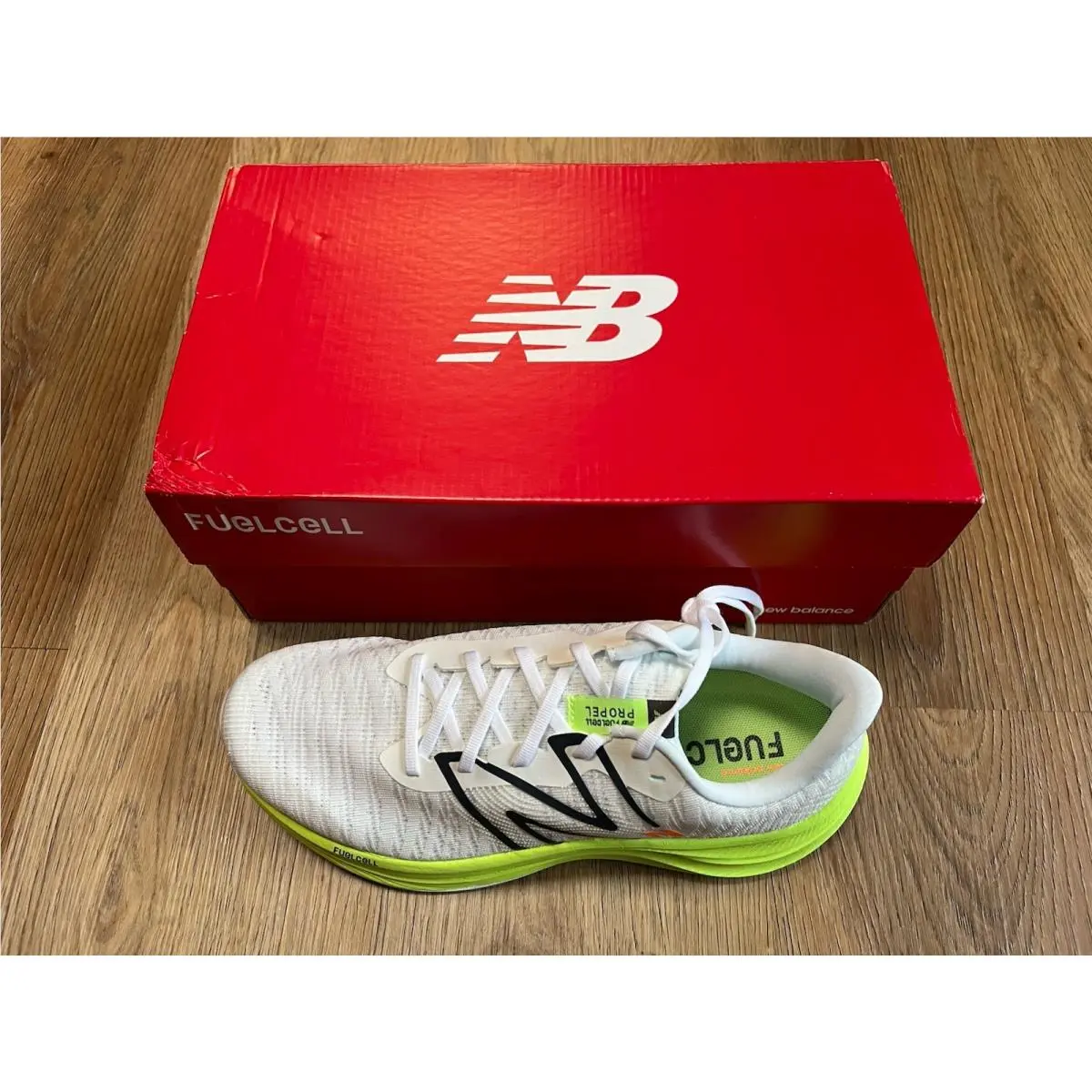 New Balance shoes - new balance Fuel Cell v4 - White Green 2