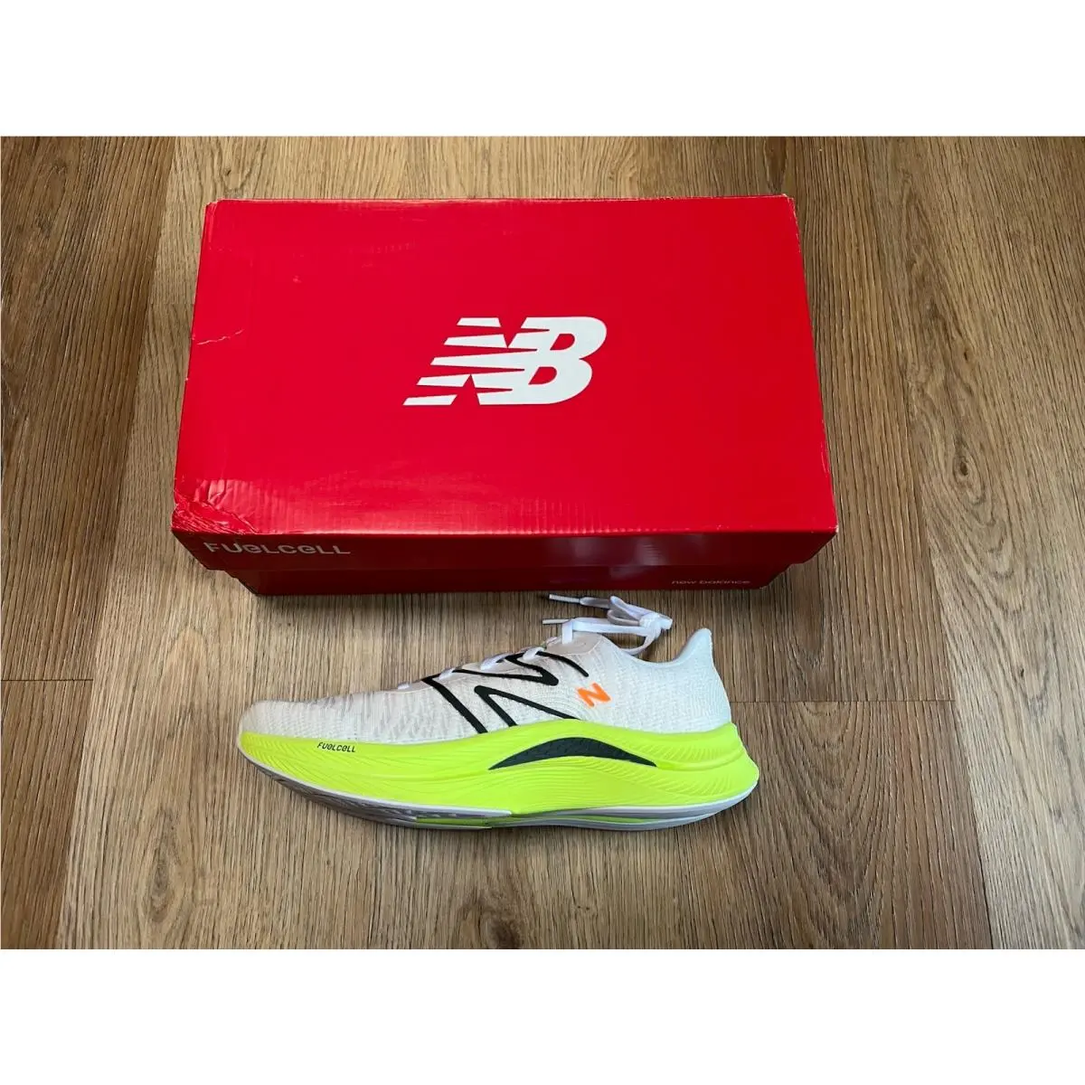 New Balance shoes - new balance Fuel Cell v4 - White Green 3