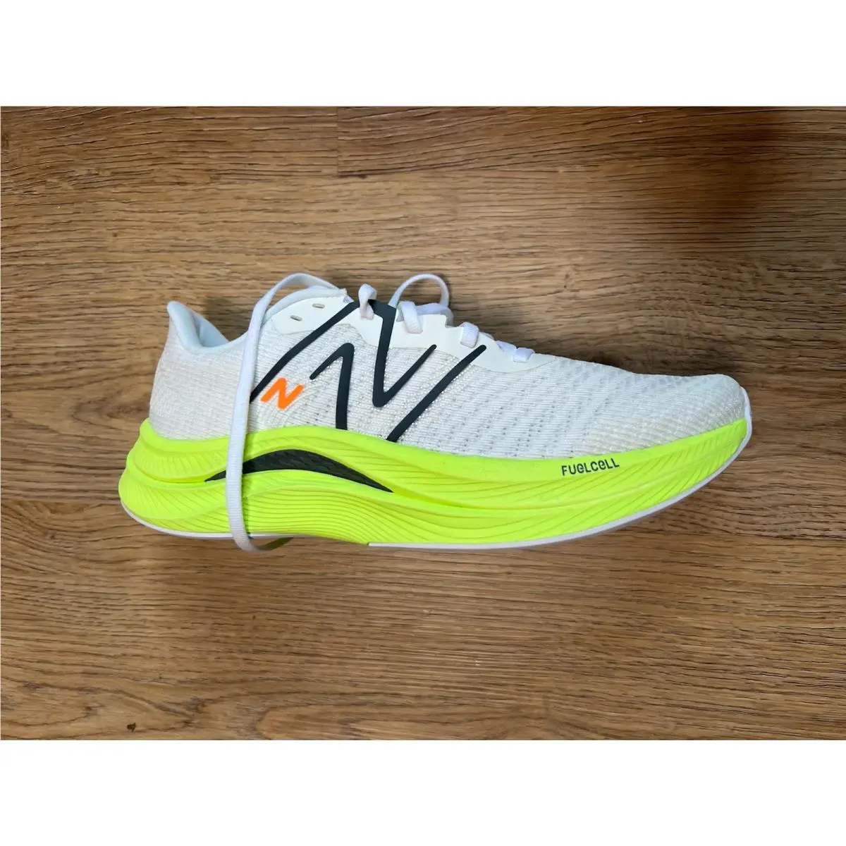 New Balance shoes - new balance Fuel Cell v4 - White Green 7