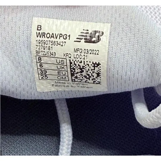 New Balance shoes - New Balance Fresh Foam WROAVPG1 - White and Light Blue 1