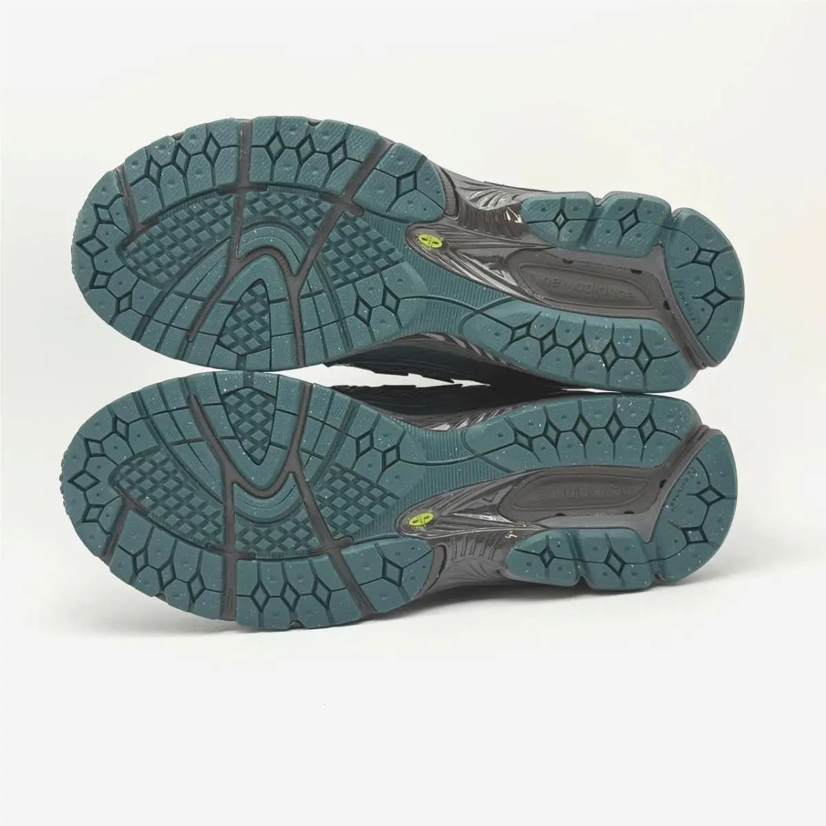New Balance shoes - New Balance 1906R - U190646S - Green, Manufacturer: Medusa Green/Black (UPC: 198689423491) 3