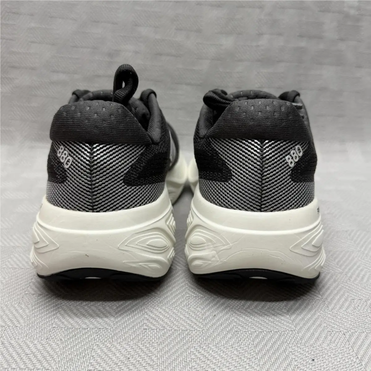 New Balance shoes - New Balance 880 - Black (UPC: 197968071460) 1