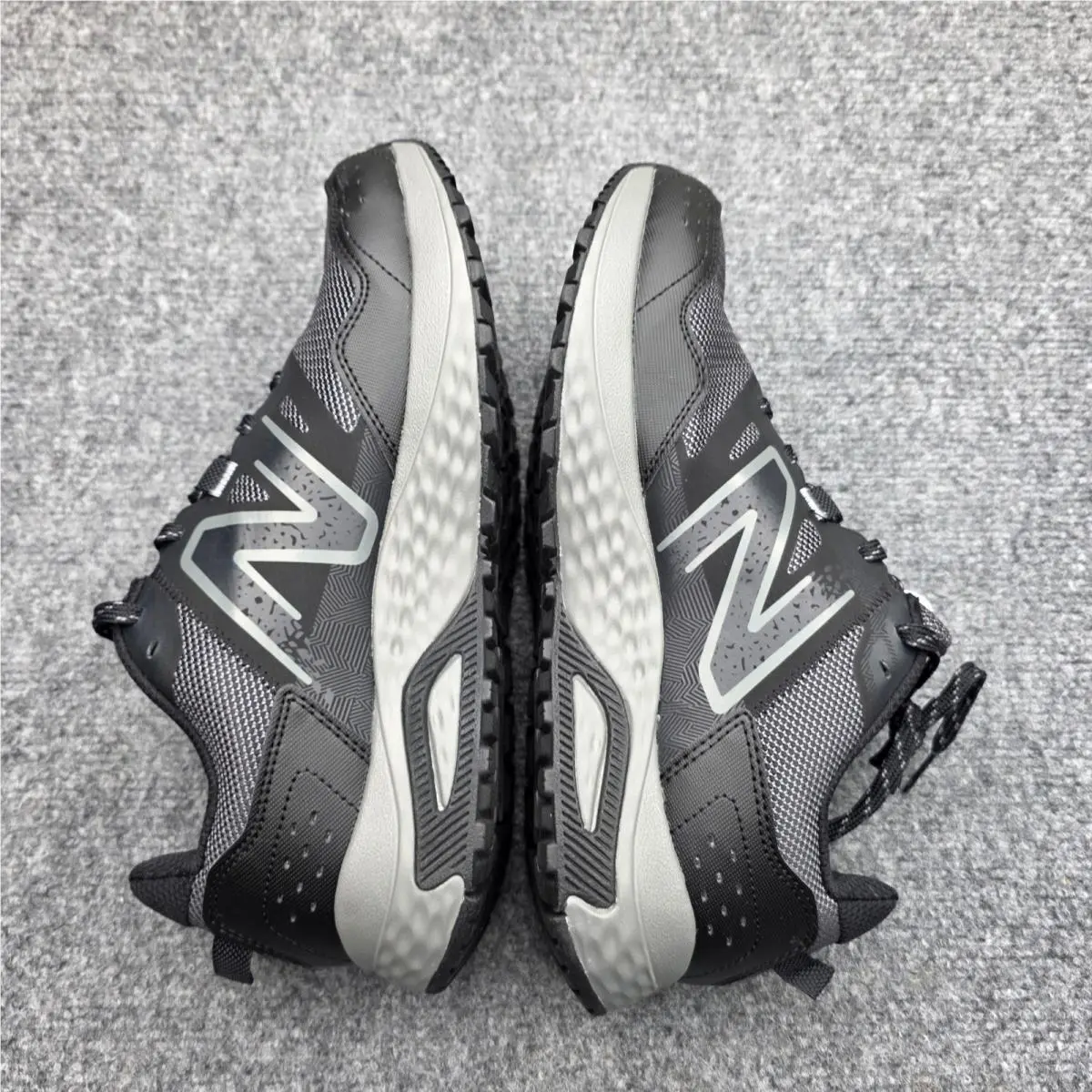 New Balance shoes - New Balance 410v8 - Black 5