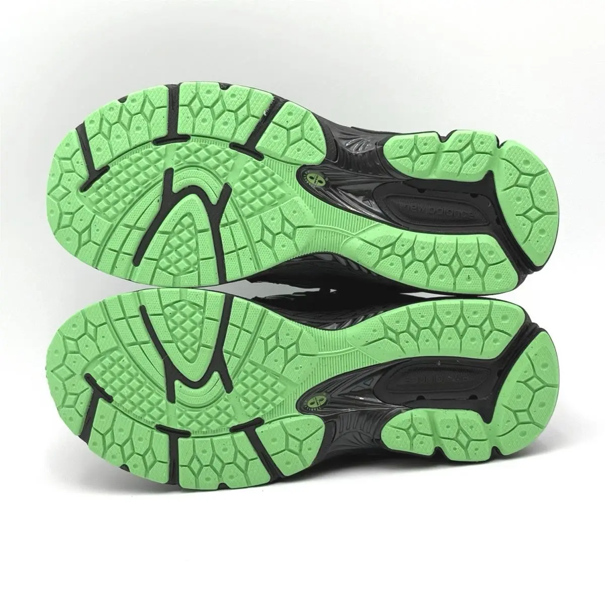 New Balance shoes - New Balance 1906R - U1906RCT - Multicolor, Manufacturer: Dark Silver Metallic/Lab Green (UPC: 198686303079) 3