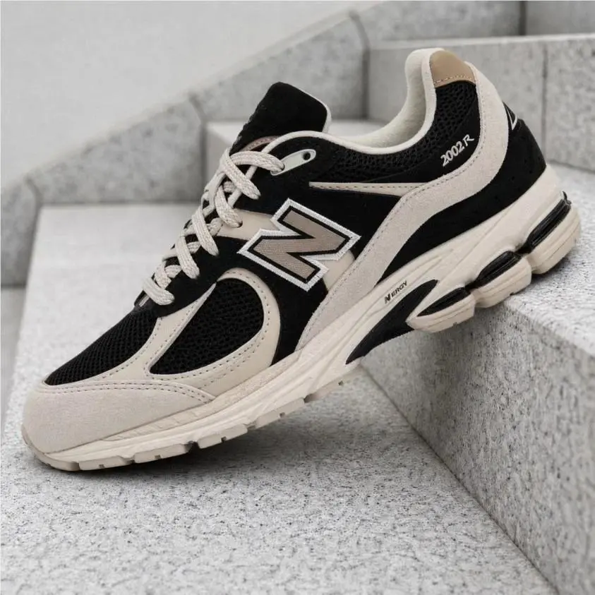 Men’s Size 9 - New Balance 2002R Black Beige Tan M2002RTZ Running Shoes New