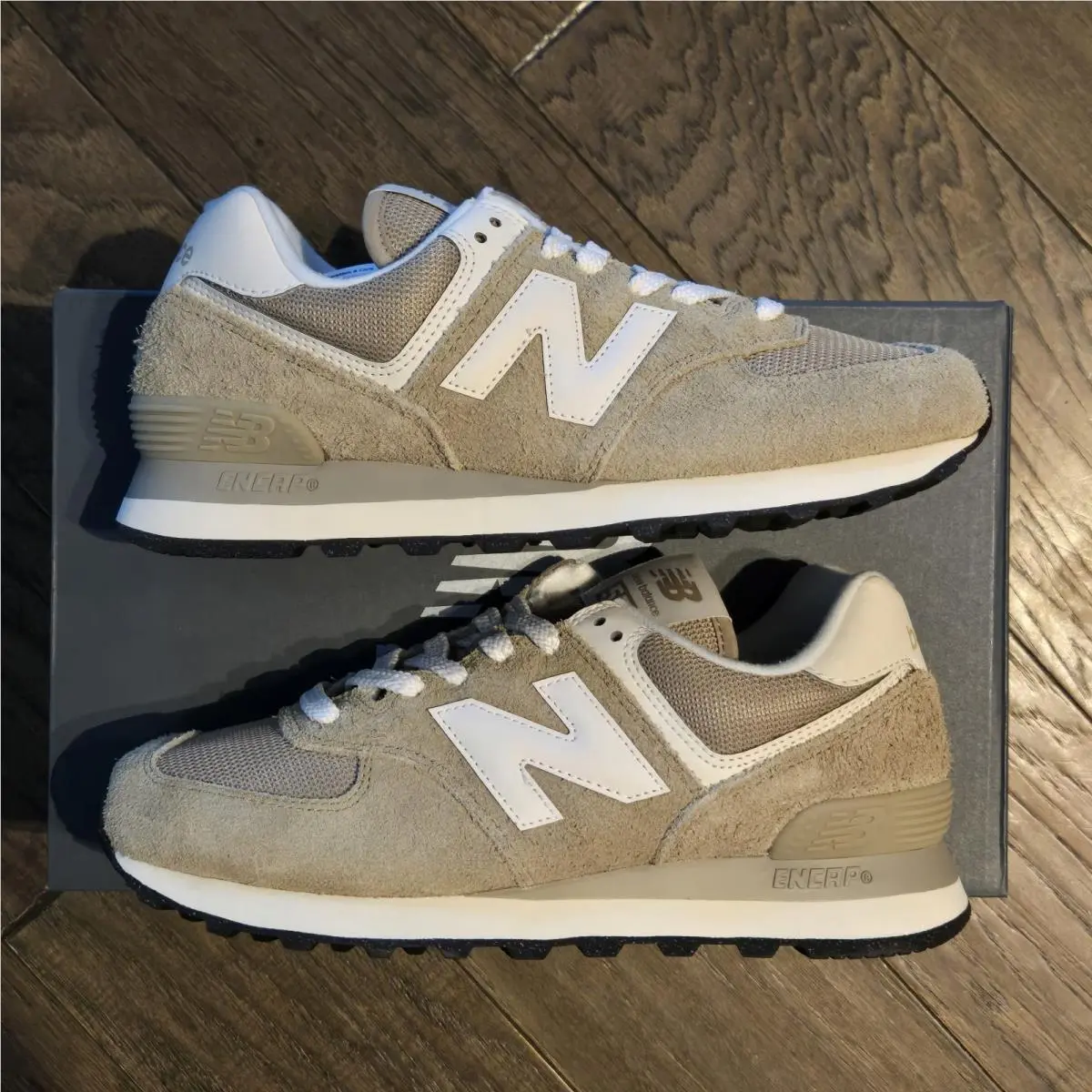 New Balance 574 Classics Women`s Casual Sneakers Size 8 Boulder WL574CUL