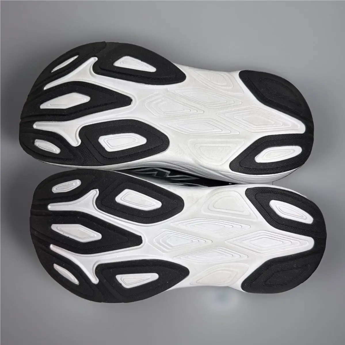 New Balance shoes - New Balance Fresh Foam X More V6 - WMORGR6 - Black & White (UPC: 0198686610603) 6