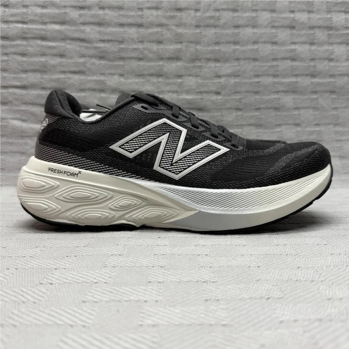 New Balance Fresh Foam X 880v15 Running Shoes Womens Size 7 Black White W880H15