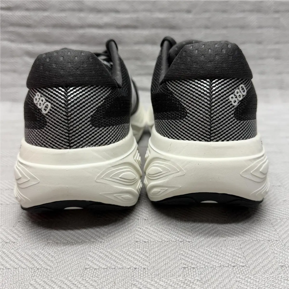 New Balance shoes - New Balance 880 - Black (UPC: 197968071477) 1